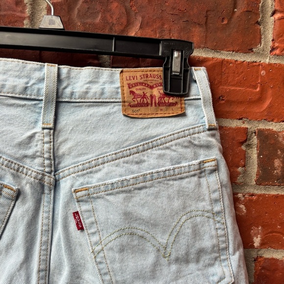 Levi's 501 Womens 24 High Rise Button Fly Frayed Hem Cut Off Blue Jean Shorts - Picture 4 of 9